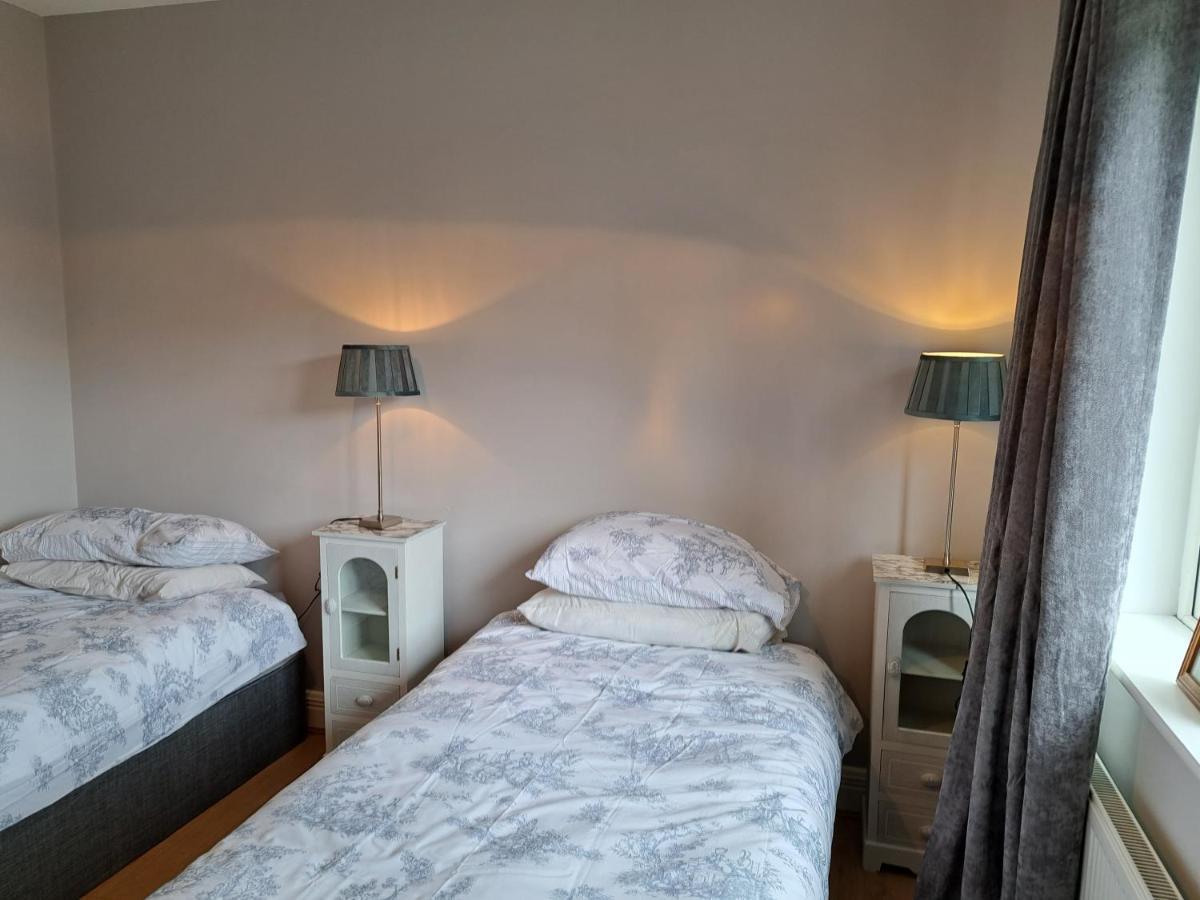 1 Cartrun Breac N39D7H6 Opposite Longford Rugby Club - See The Yellow Door Esterno foto